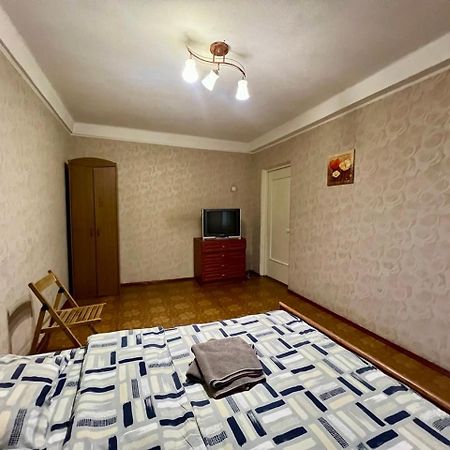 Квартира Эконом-Класса Возле Метро Левобережная Kiev Buitenkant foto